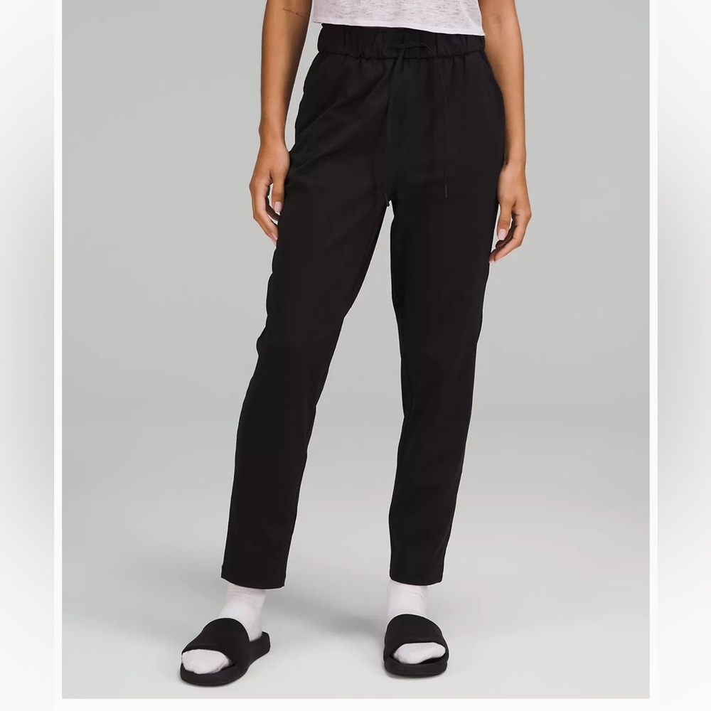 LULULEMON ON THE FLY BLACK PANTS SIZE 6
